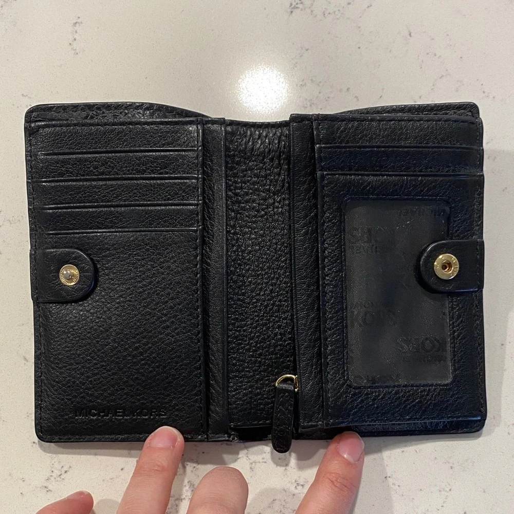 Michael Kors Black Leather Wallet with Gold Plate - Picture 4 of 7